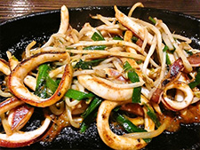 スルメイカともやしのガリバタ焼き